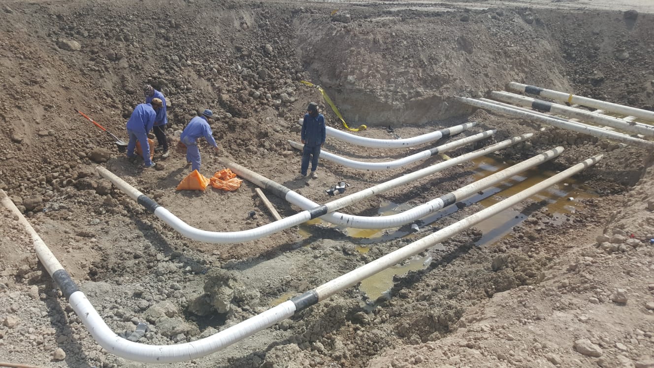 Oil pipeline construction works in the Majnoon, Bazargan and Halfaya oil fields.